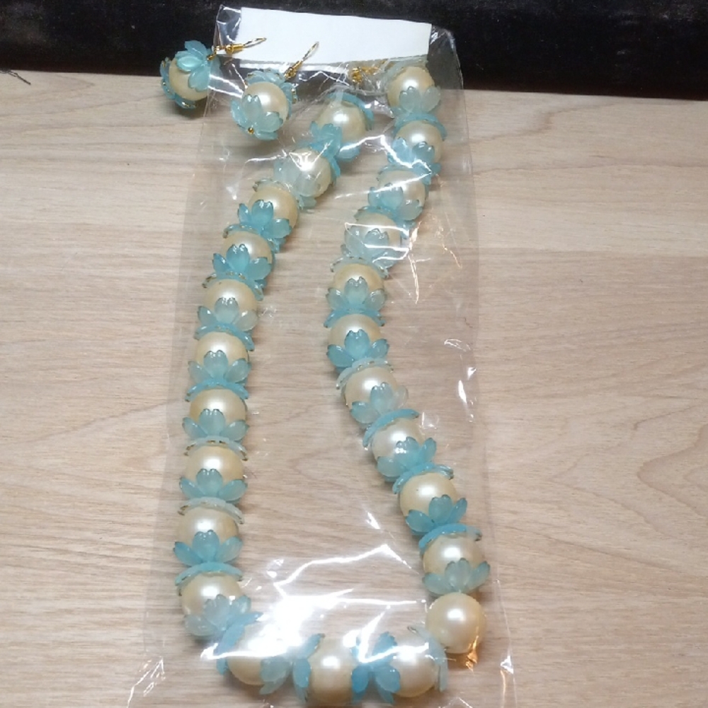 Elegant Cream and Blue Floral Necklace